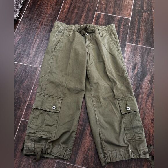 Levi’s jeans Capri chinos Olive Green Cargo Pants NWOT sz S - Picture 1 of 8